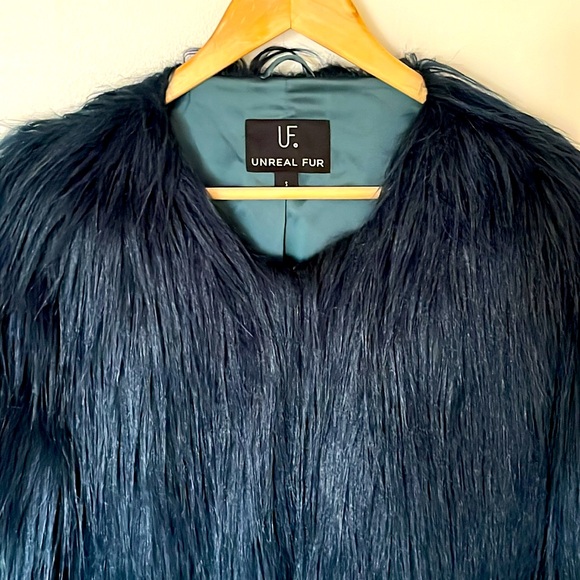 Unreal Fur coat - Picture 2 of 9